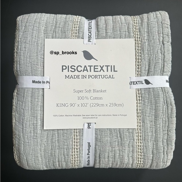 Piscatextil Other - 🎁Piscatextil Super Soft Blanket - Gray with Smocked Oatmeal Veins - King